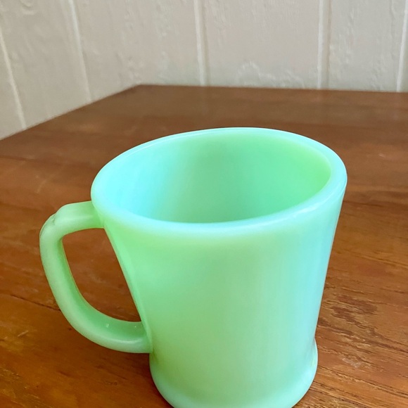 Vintage Fire King jadeite mug - Picture 3 of 5
